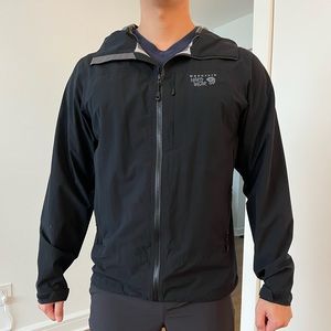 Men’s Mountain Hardwear Rain/windbreaker jacket. Size M